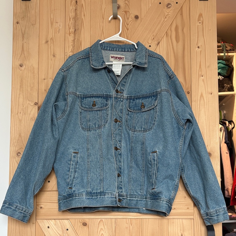 Wrangler Rugged Wear Men’s Vintage Denim Jacket